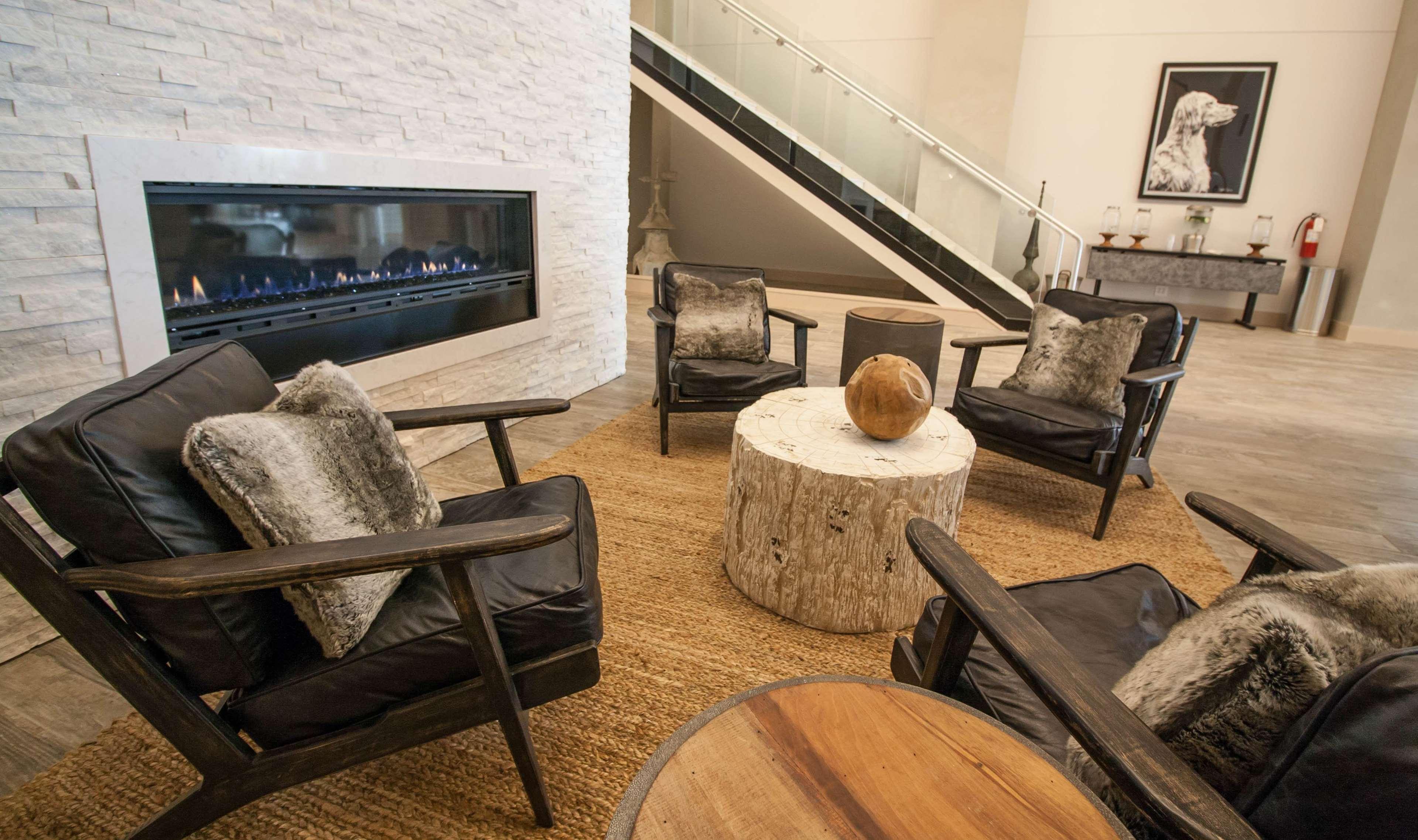Hotel Renovo Des Moines Urbandale,Tapestry Collection Hilton Exterior foto